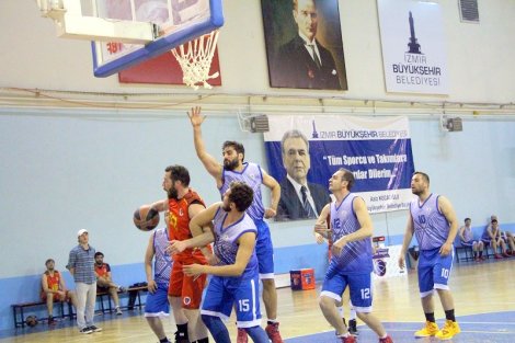 Aegean League Foto Galeri | 13-04-2017 İZMİR BAROSU A TAKIMI - KAFES BALLERS | Galeri 37