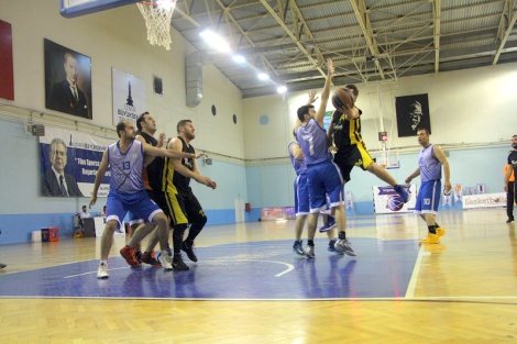 Aegean League Foto Galeri | 20-04-2017 İZMİR BAROSU B TAKIMI - WHİRLPOOL CORPORATİON | Galeri 16