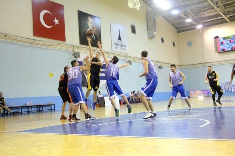Aegean League Foto Galeri | 20-04-2017 İZMİR BAROSU B TAKIMI - WHİRLPOOL CORPORATİON | Galeri 8