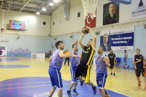 Aegean League Foto Galeri | 20-04-2017 İZMİR BAROSU B TAKIMI - WHİRLPOOL CORPORATİON | Galeri 25
