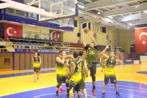 Aegean League Foto Galeri | 14-11-2017 WHİRLPOOL CORPORATİON - TÜRK TUBORG | Galeri 24