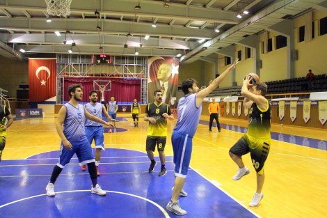 Aegean League Foto Galeri | 07-12-2017 İZMİR BAROSU - WHİRLPOOL CORPORATİON | Galeri 34