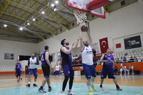 Aegean League Foto Galeri | 13-04-2025 İzmir Barosu-Norm Holding | Galeri 3