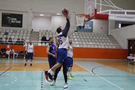 Aegean League Foto Galeri | 13-04-2025 İzmir Barosu-Norm Holding | Galeri 4