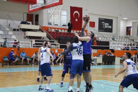 Aegean League Foto Galeri | 13-04-2025 İzmir Barosu-Norm Holding | Galeri 6