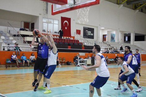 Aegean League Foto Galeri | 13-04-2025 İzmir Barosu-Norm Holding | Galeri 8