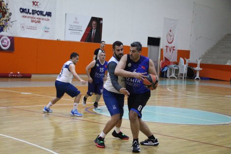 Aegean League Foto Galeri | 13-04-2025 İzmir Barosu-Norm Holding | Galeri 17