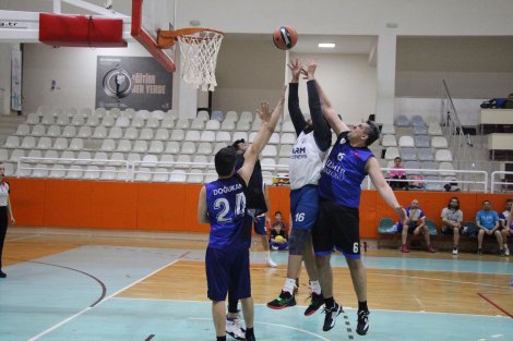 Aegean League Foto Galeri | 13-04-2025 İzmir Barosu-Norm Holding | Galeri 25