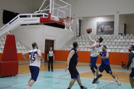 Aegean League Foto Galeri | 13-04-2025 İzmir Barosu-Norm Holding | Galeri 27