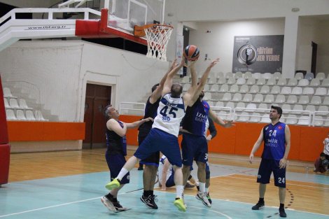 Aegean League Foto Galeri | 13-04-2025 İzmir Barosu-Norm Holding | Galeri 28